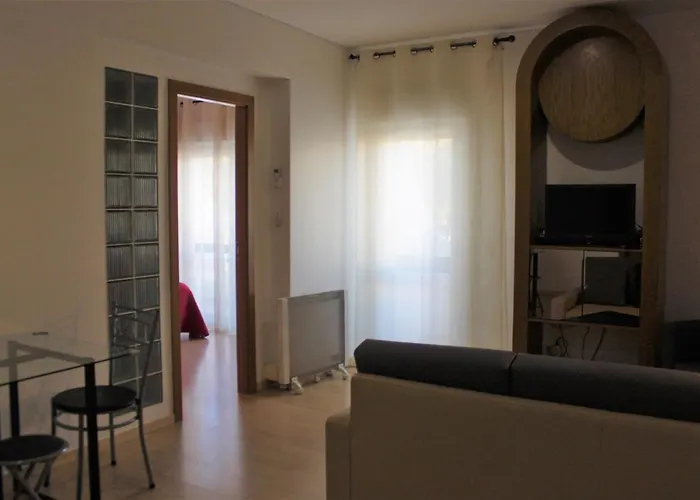 5 Minutes Walk From The Apartament