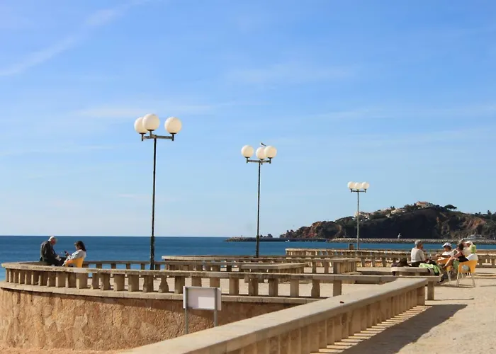 5 Minutes Walk From The Apartament