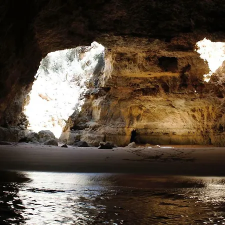5 Minutes Walk From The Appartement *