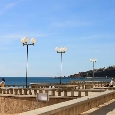 5 Minutes Walk From The Appartement